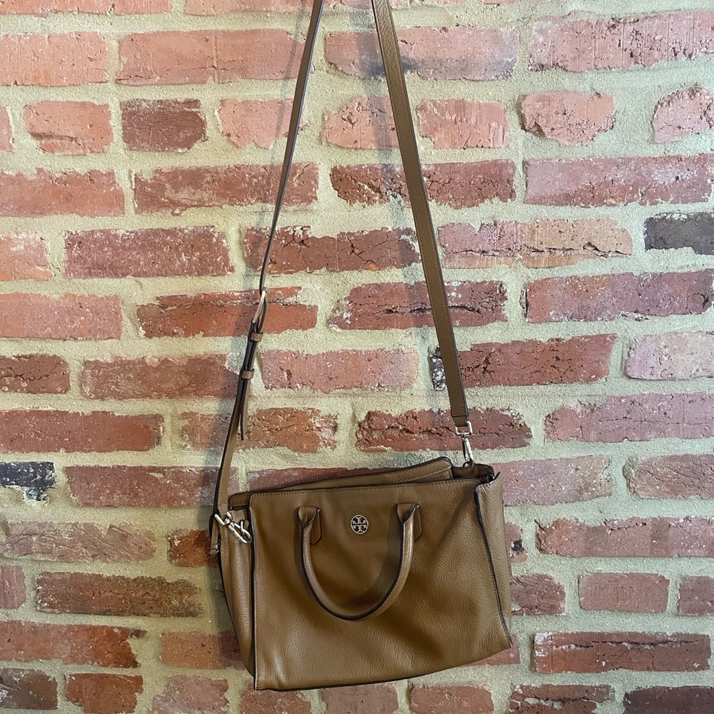 Tory Burch crossbody bag. Cognac leather. In excellent condition.